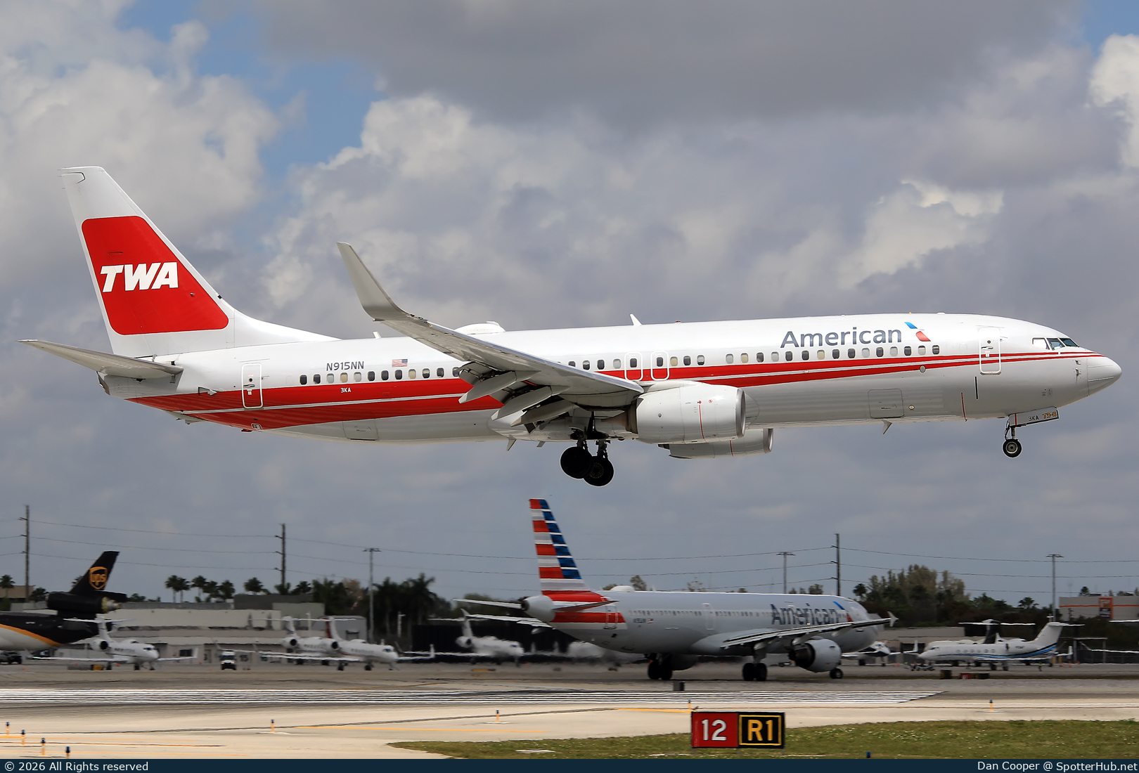 Photo of N915NN - Boeing 737-823 operated by American Airlines