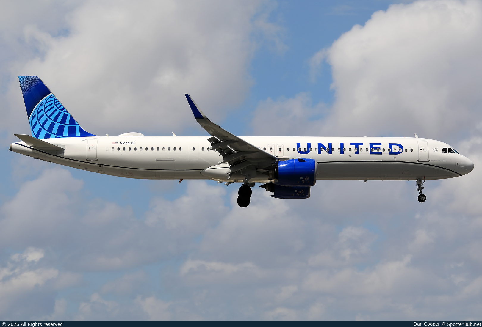 Photo of N24519 - Airbus A321-271NX operated by United Airlines