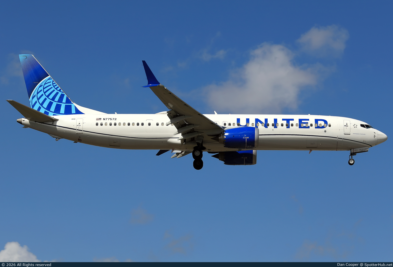 Photo of N77572 - Boeing 737 MAX 9 operated by United Airlines