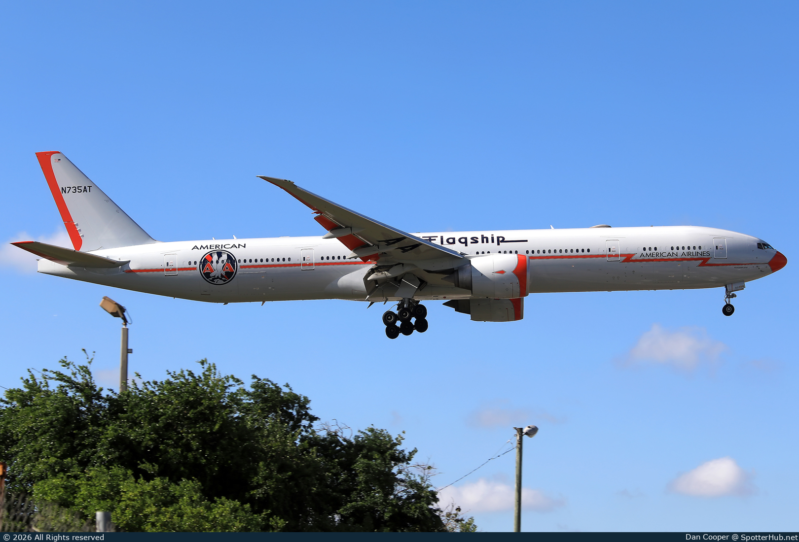 Photo of N735AT - Boeing 777-323(ER) operated by American Airlines