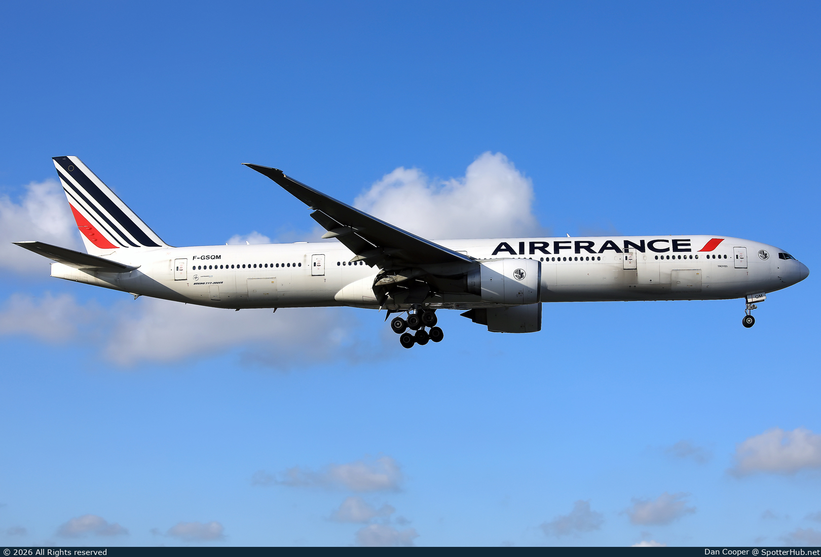 Photo of F-GSQM - Boeing 777-328(ER) operated by Air France