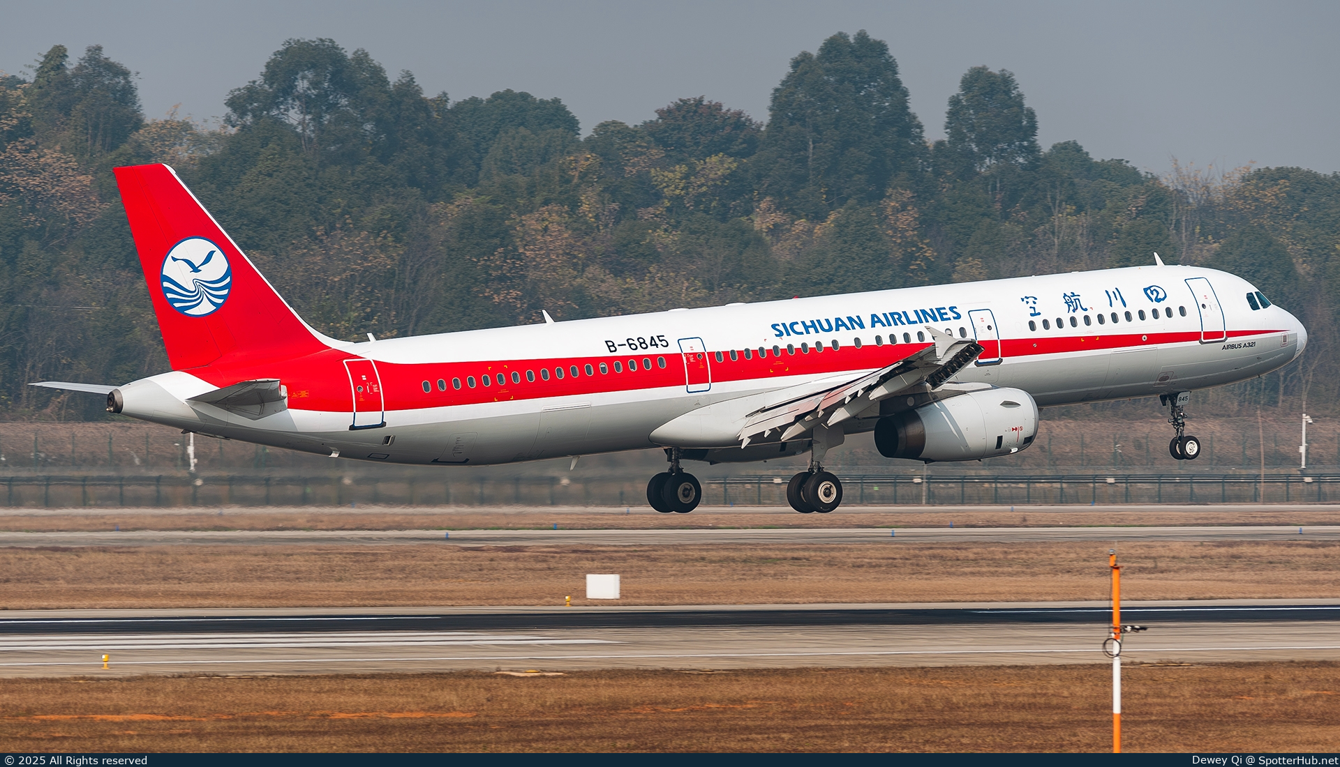 Photo of B-6845 - Airbus A321-231 operated by Sichuan Airlines