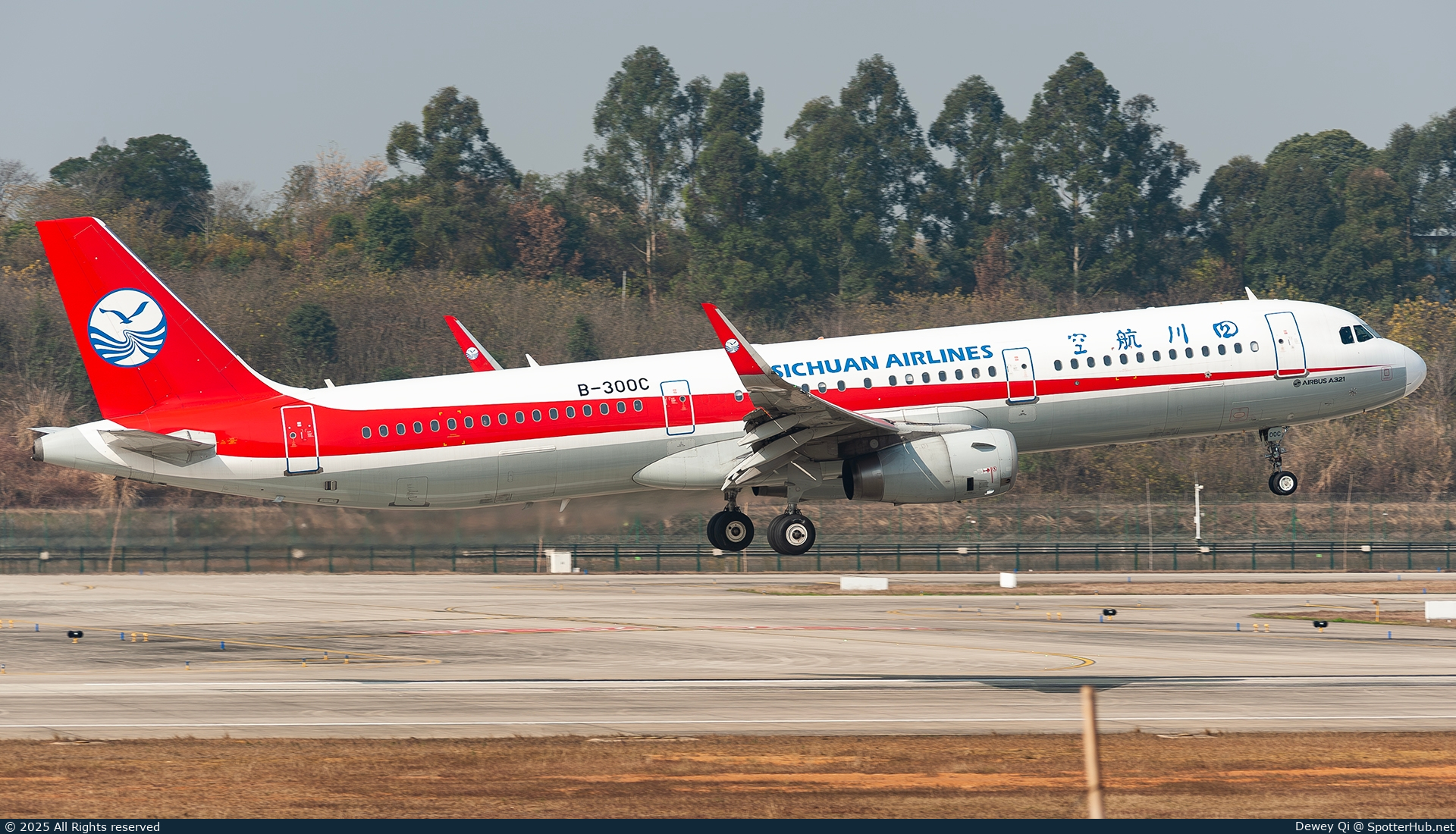 Photo of B-300C - Airbus A321-231 operated by Sichuan Airlines
