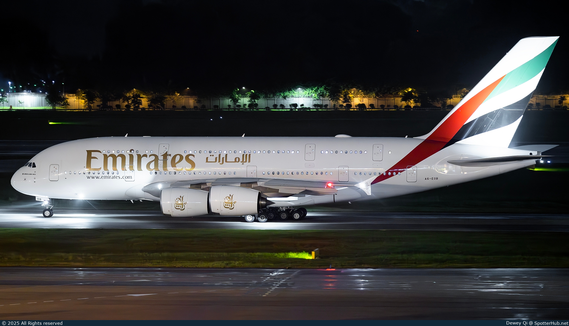 Photo of A6-EOB - Airbus A380-861 operated by Emirates