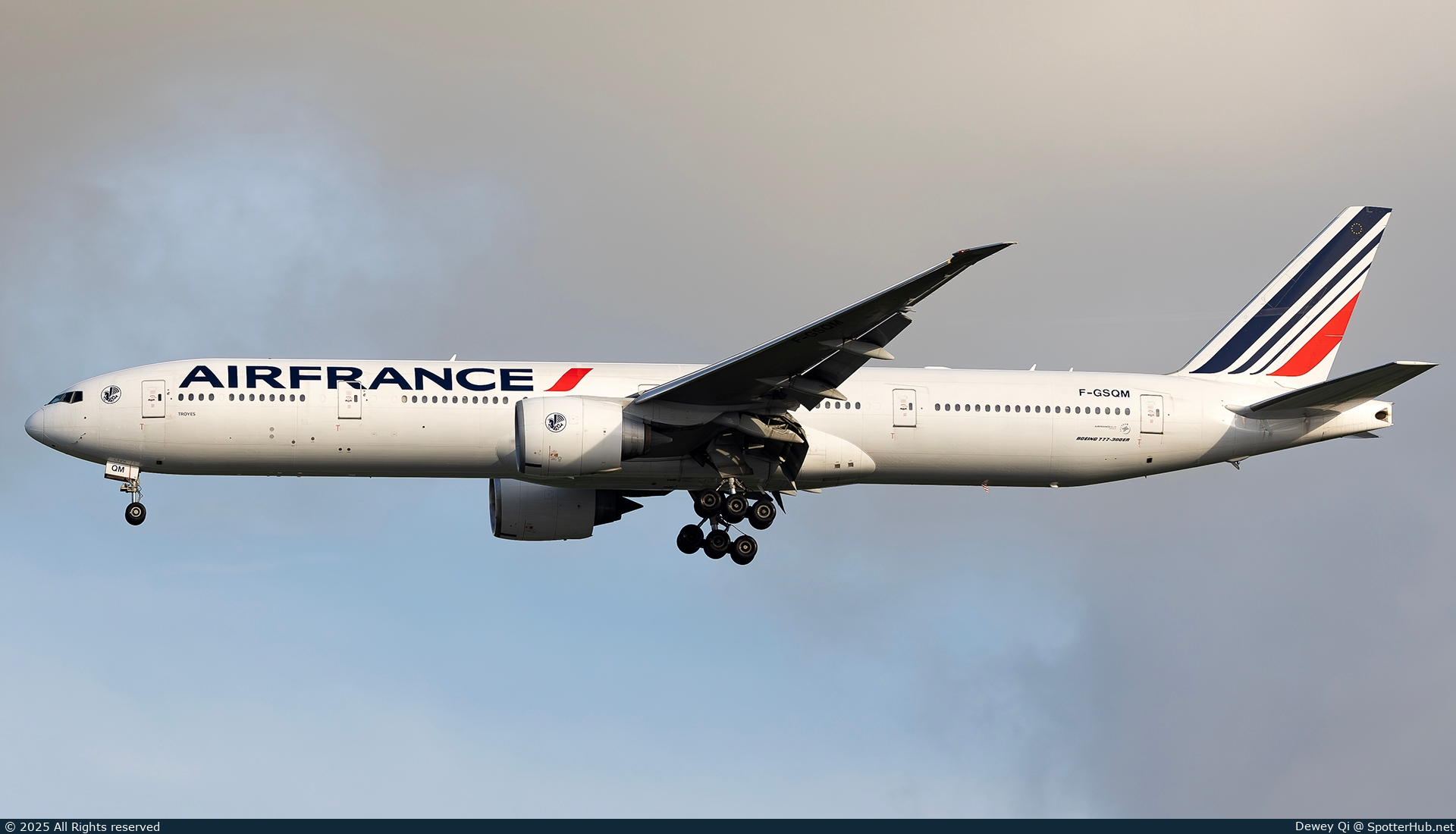 Photo of F-GSQM - Boeing 777-328(ER) operated by Air France