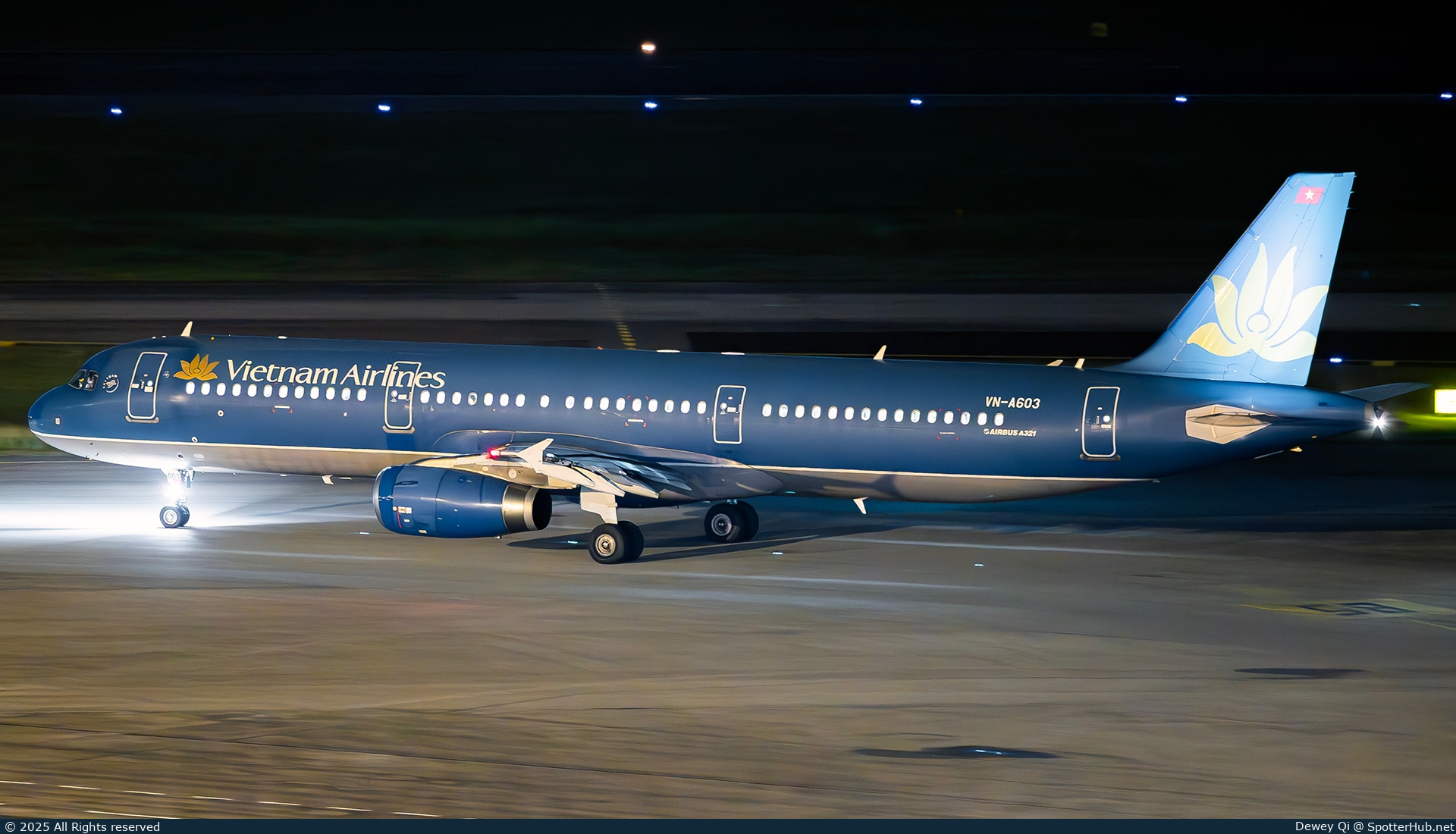 Photo of VN-A603 - Airbus A321-231 operated by Vietnam Airlines