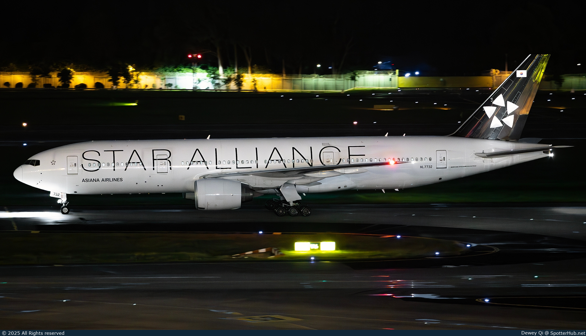 Photo of HL7732 - Boeing 777-28E(ER) operated by Asiana Airlines