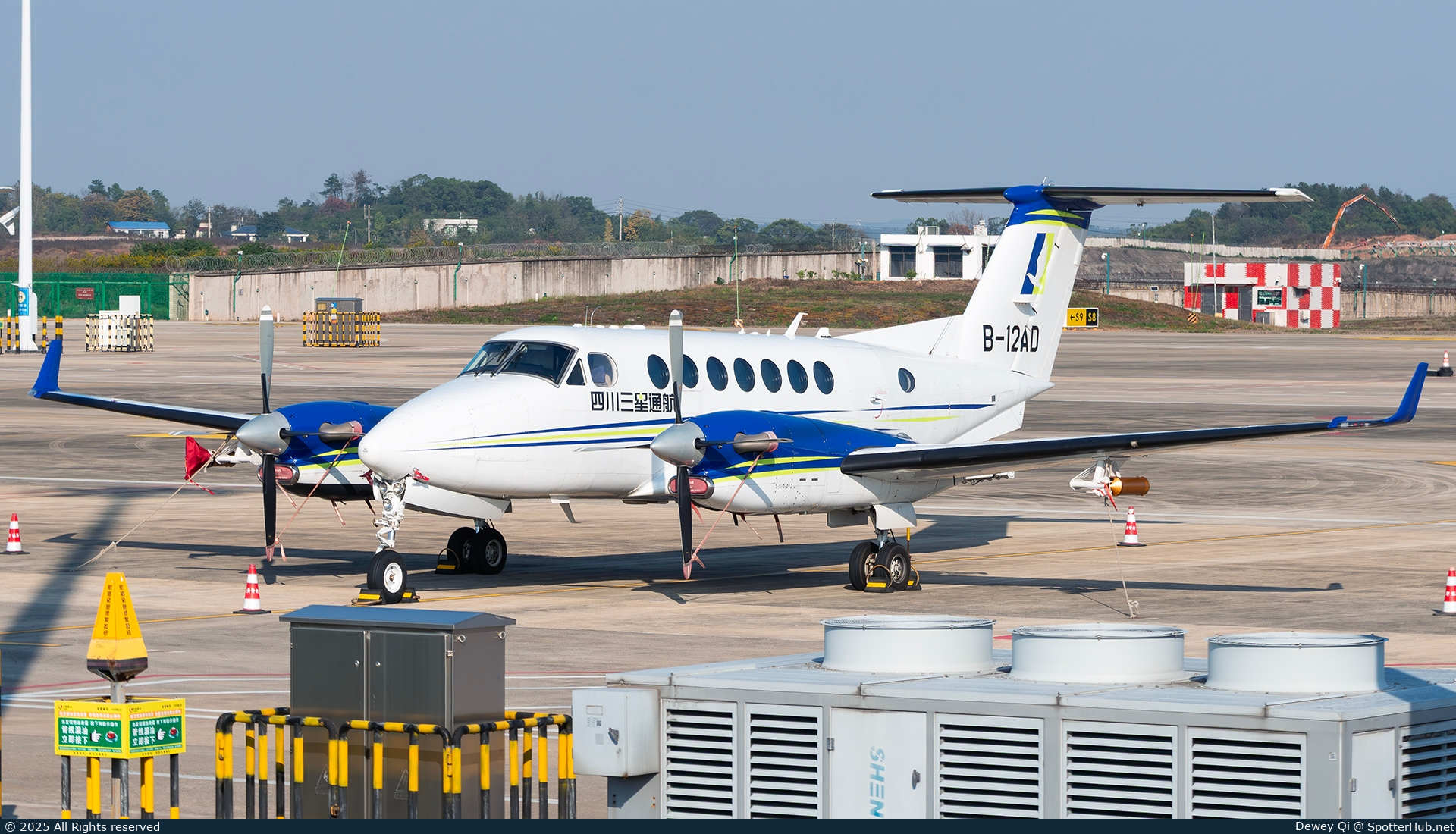 Photo of B-12AD - Beechcraft B300C Super King Air 360C operated by Sichuan Tri-star General Aviation