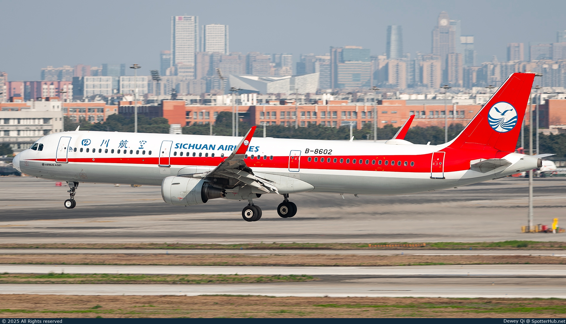 Photo of B-8602 - Airbus A321-211 operated by Sichuan Airlines