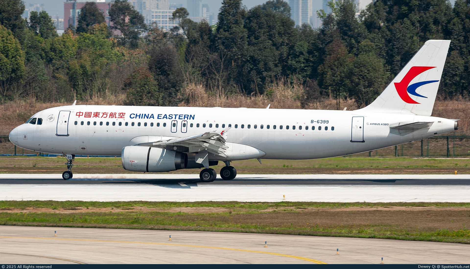 Photo of B-6399 - Airbus A320-232 operated by China Eastern Airlines