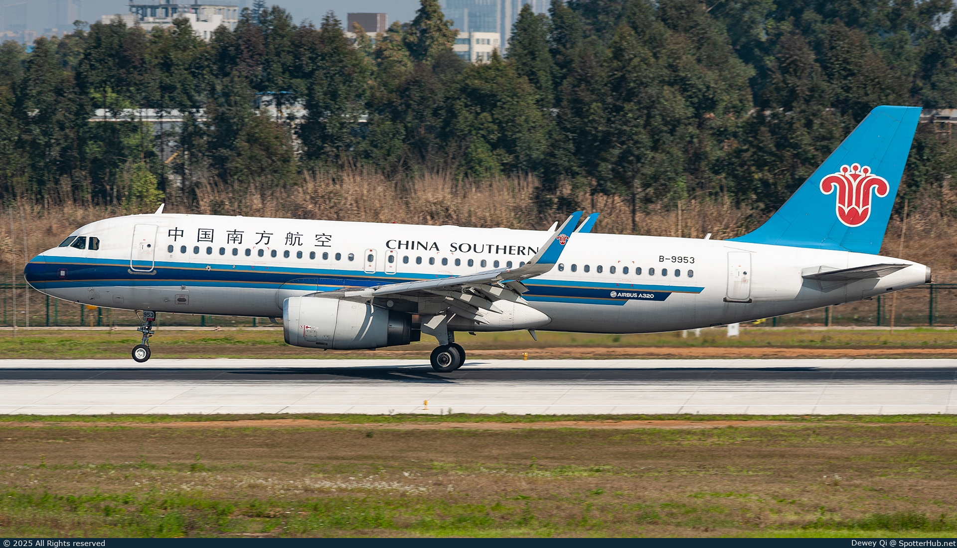 Photo of B-9953 - Airbus A320-232 operated by China Southern Airlines
