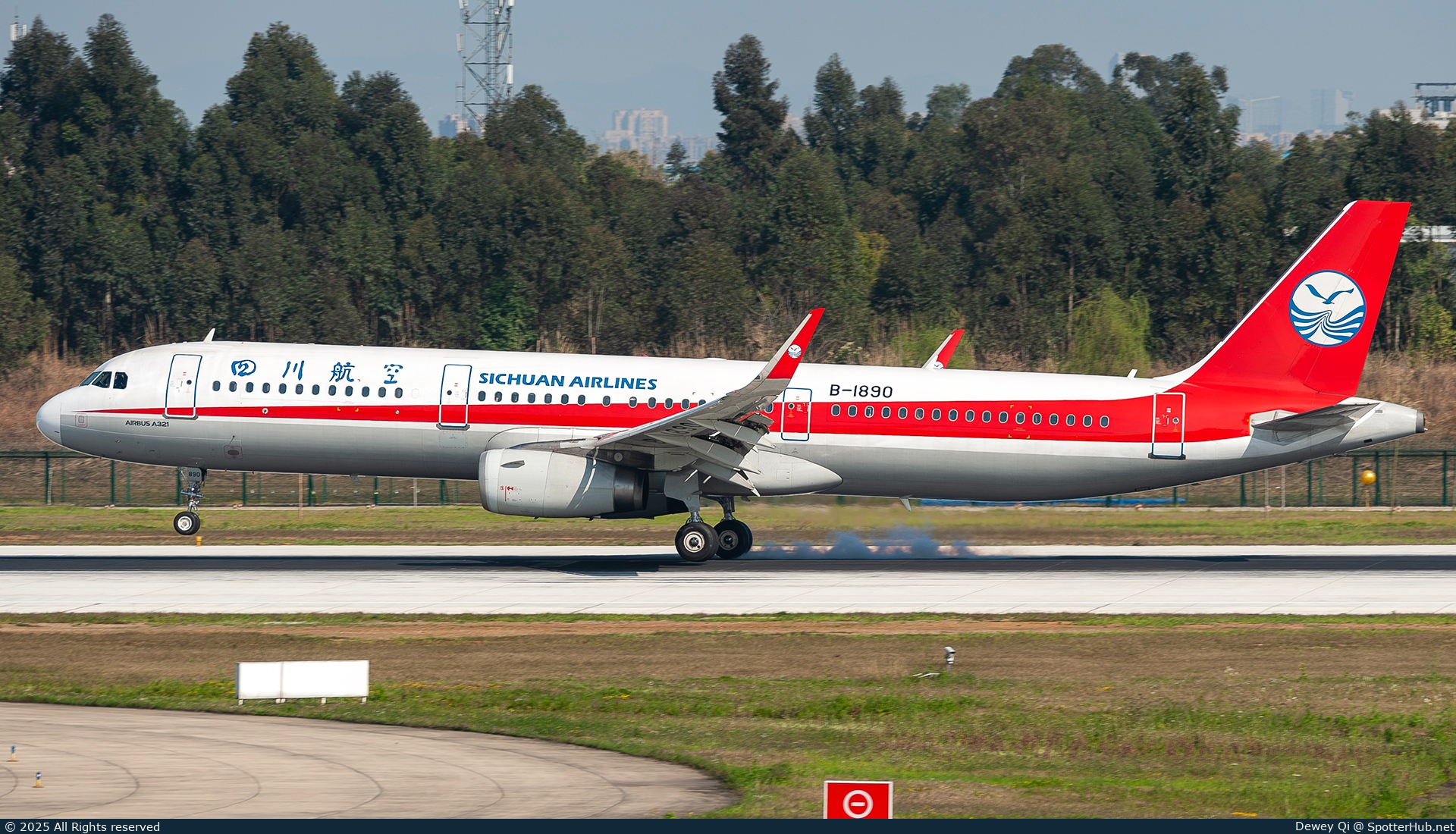 Photo of B-1890 - Airbus A321-231 operated by Sichuan Airlines