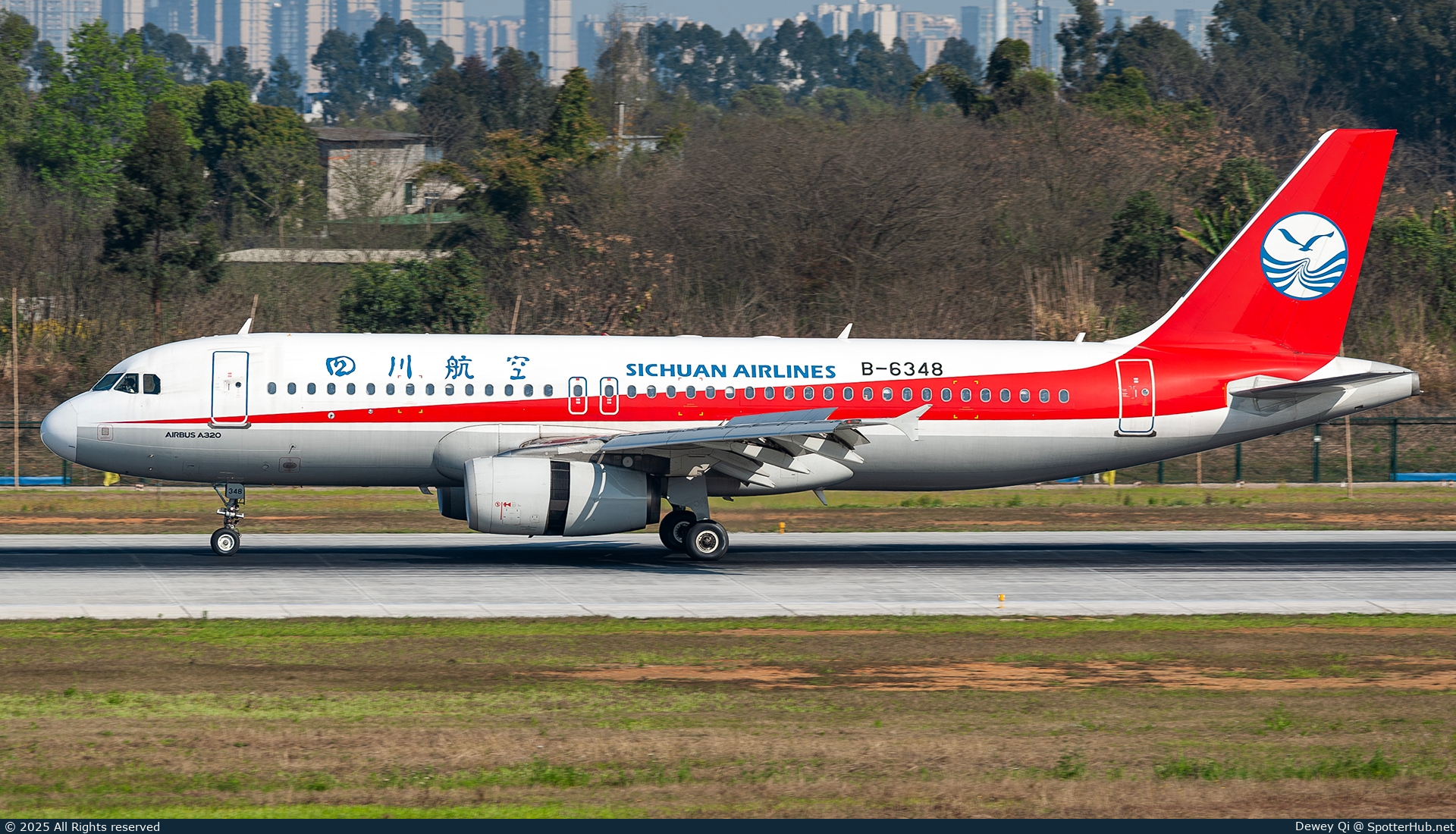 Photo of B-6348 - Airbus A320-232 operated by Sichuan Airlines