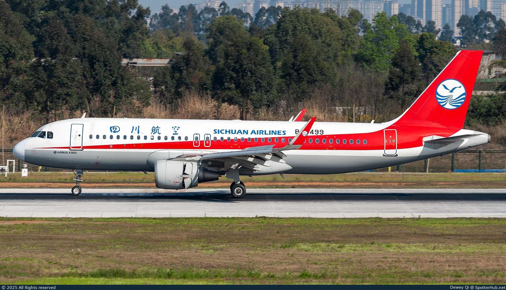 Photo of B-8499 - Airbus A320-214 operated by Sichuan Airlines