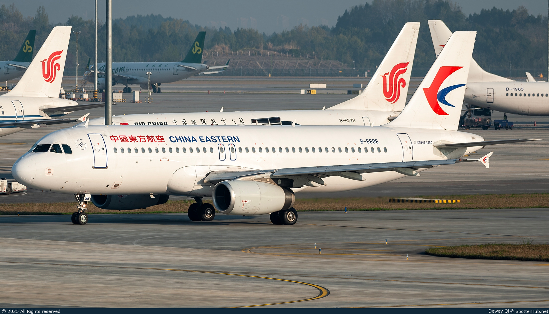 Photo of B-6696 - Airbus A320-232 operated by China Eastern Airlines