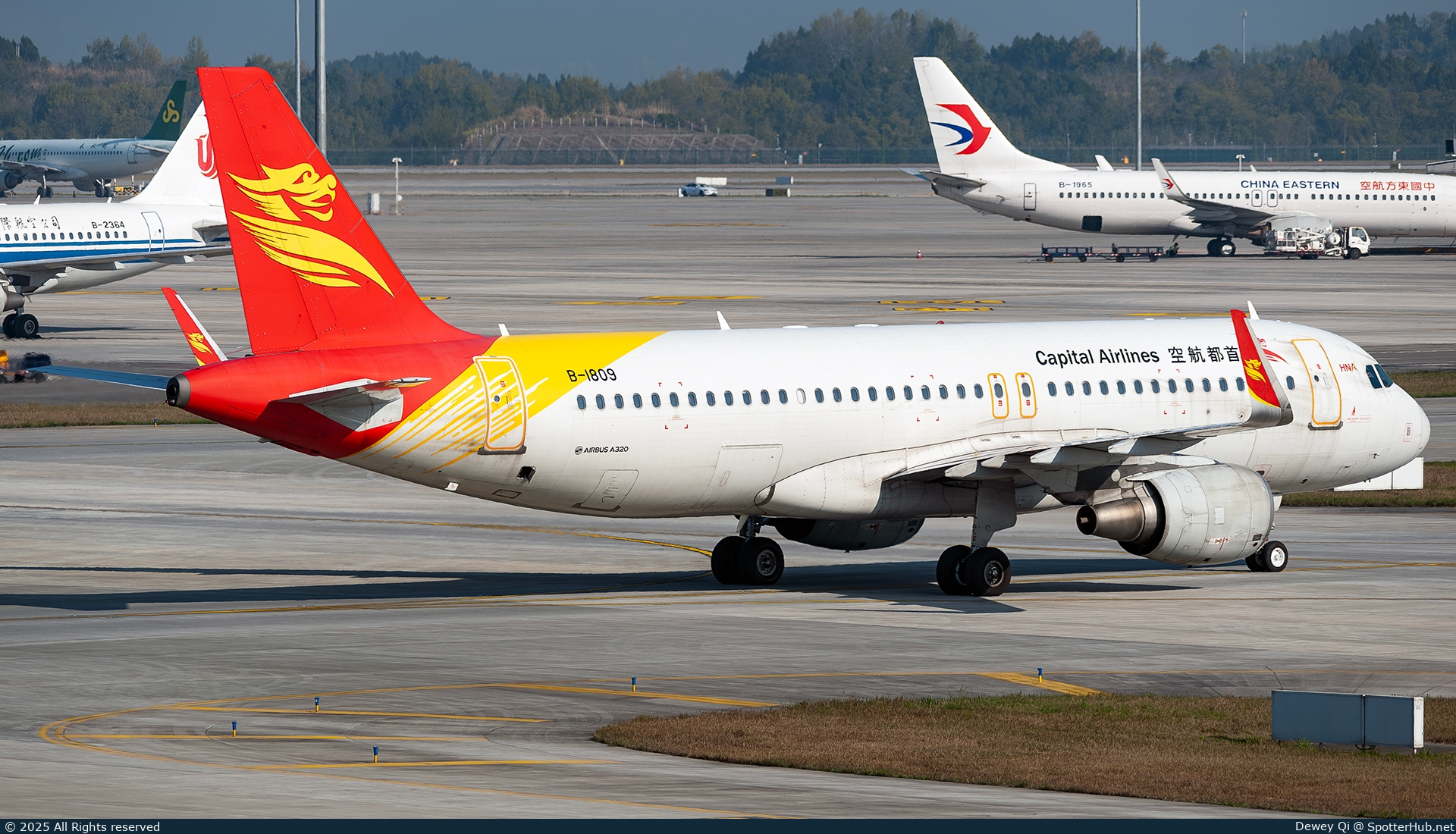 Photo of B-1809 - Airbus A320-214 operated by Capital Airlines