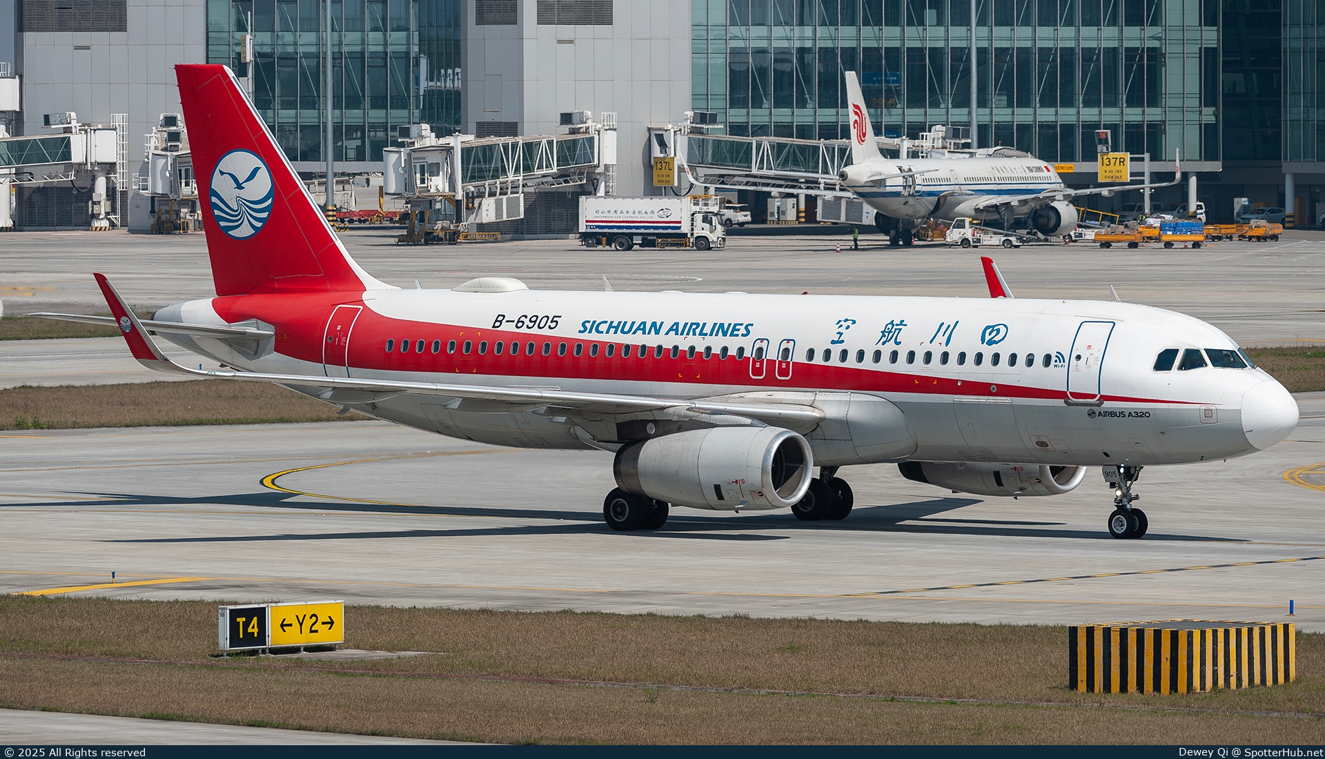 Photo of B-6905 - Airbus A320-232 operated by Sichuan Airlines