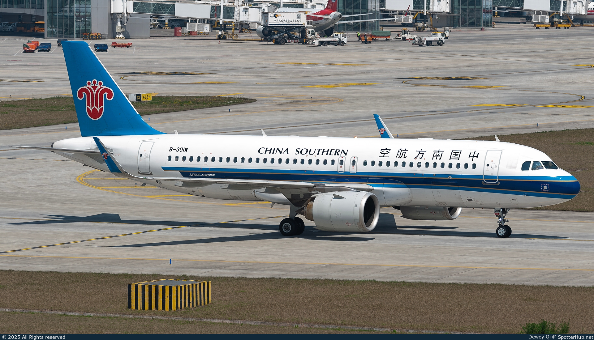 Photo of B-301W - Airbus A320-251N operated by China Southern Airlines