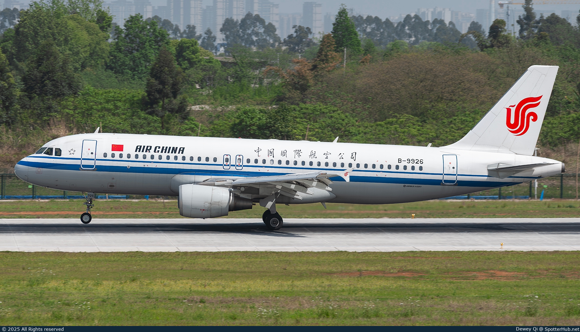 Photo of B-9926 - Airbus A320-214 operated by Air China