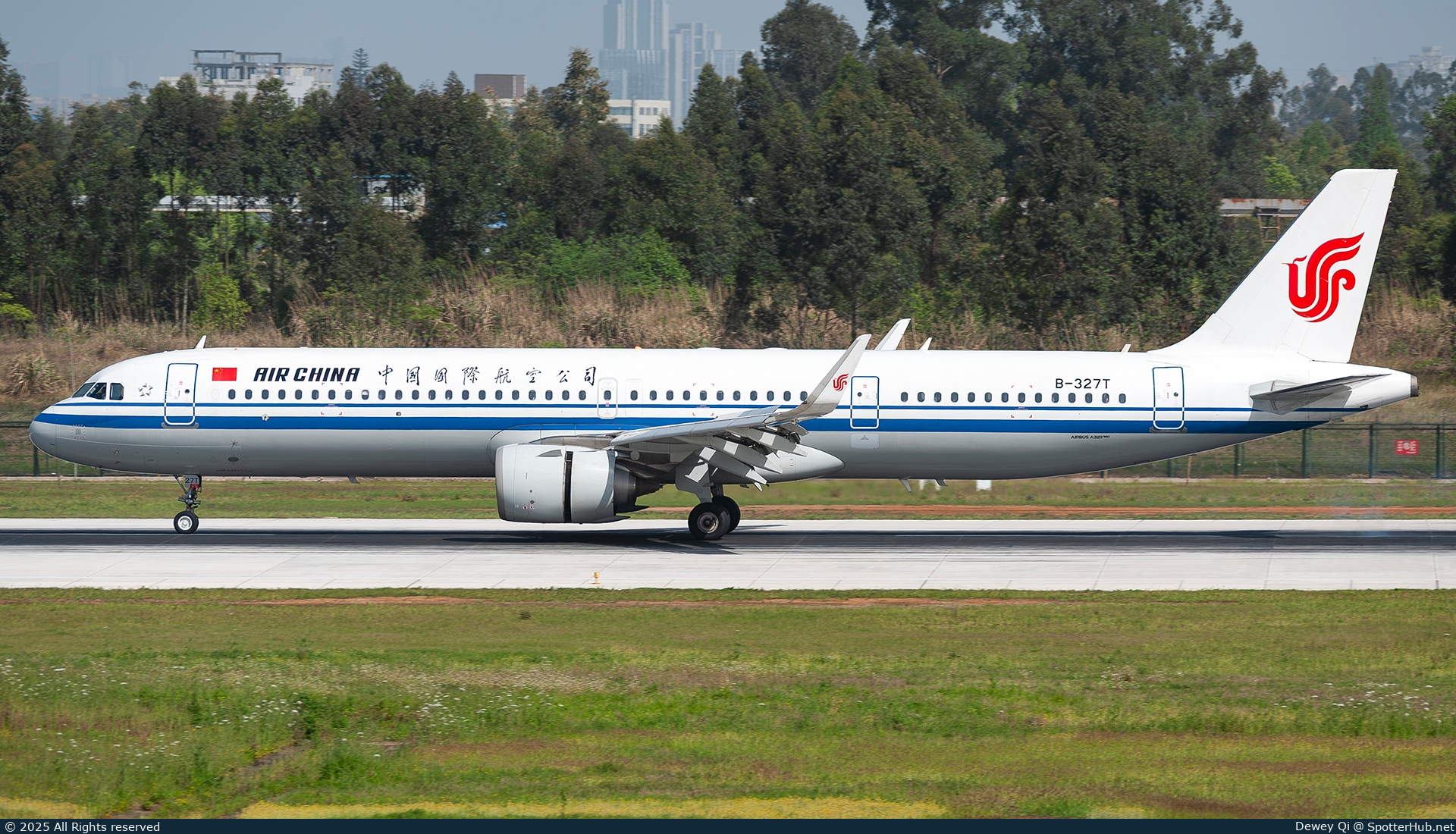 Photo of B-327T - Airbus A321-251NX operated by Air China