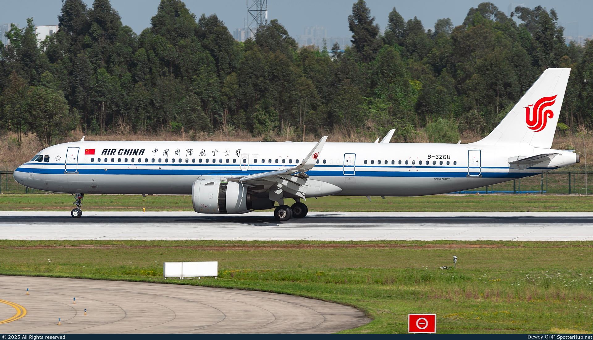 Photo of B-326U - Airbus A321-272NX operated by Air China