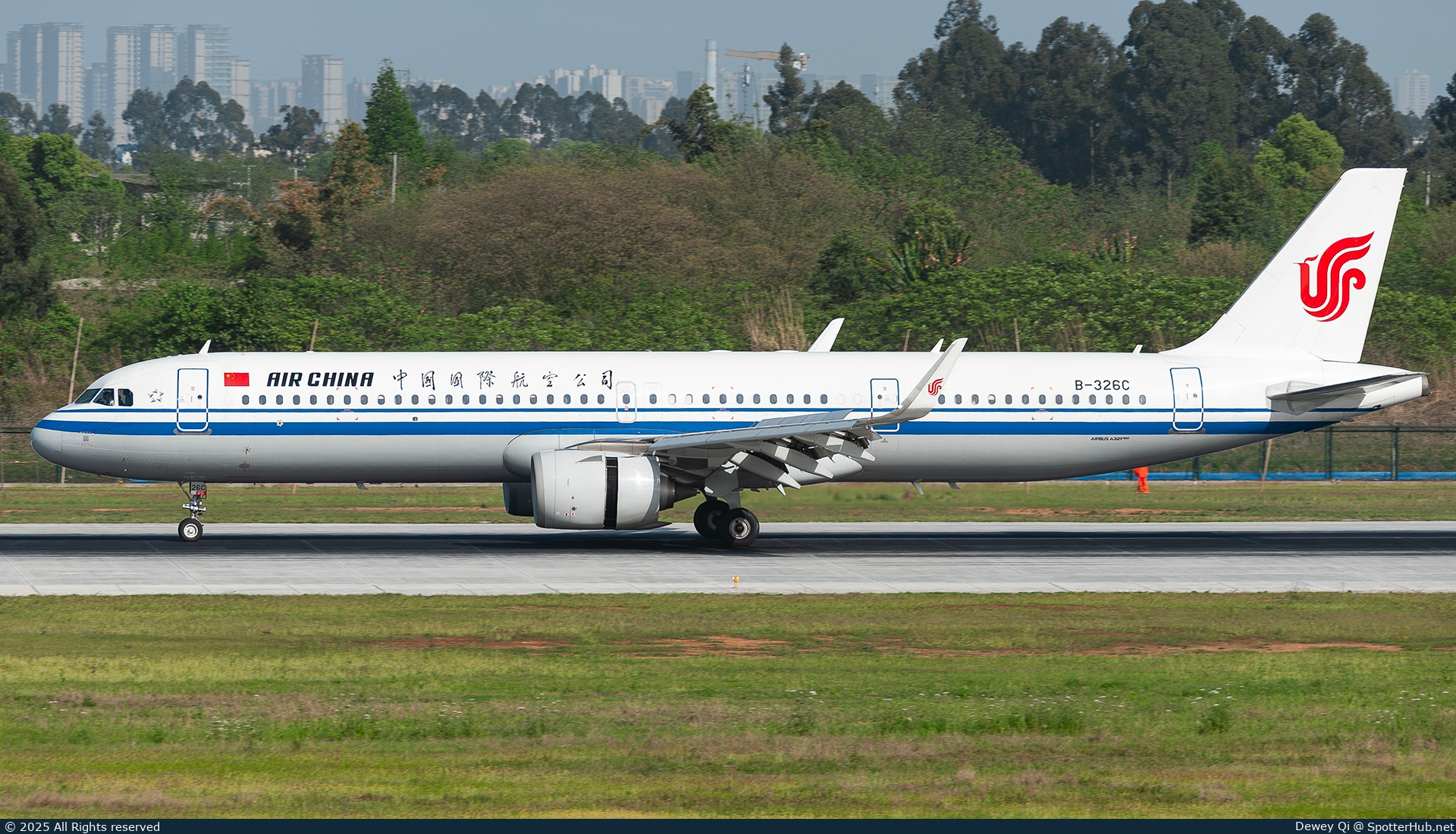 Photo of B-326C - Airbus A321-251NX operated by Air China