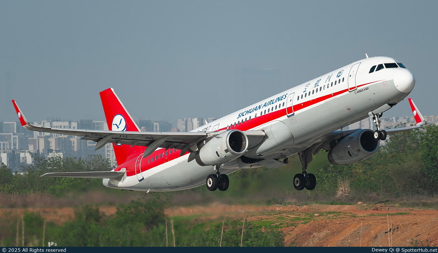 Photo of B-1057 - Airbus A321-231 operated by Sichuan Airlines