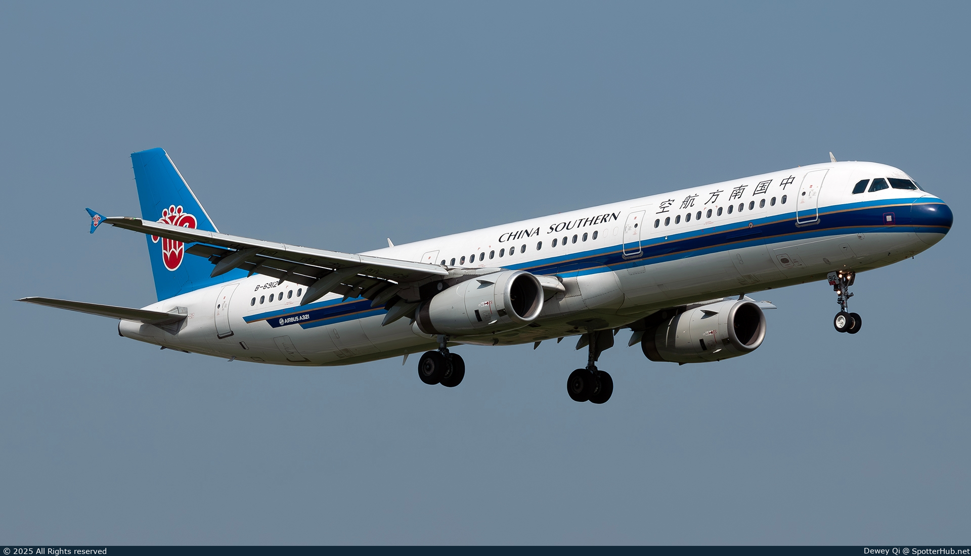 Photo of B-6912 - Airbus A321-231 operated by China Southern Airlines