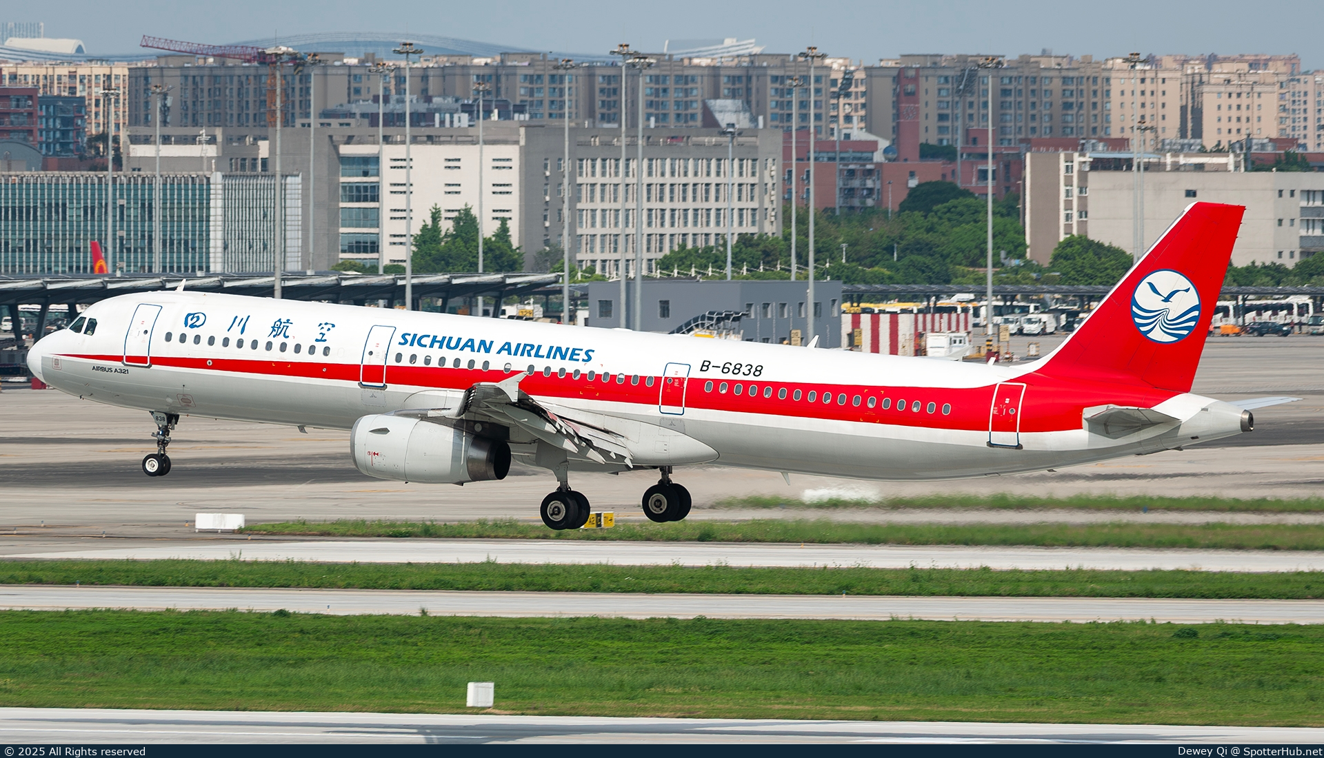 Photo of B-6838 - Airbus A321-231 operated by Sichuan Airlines