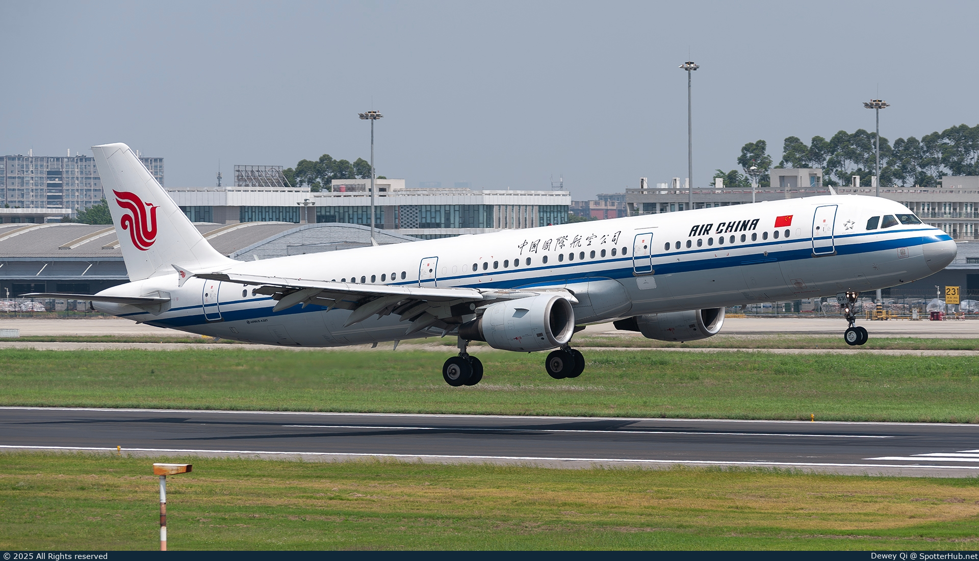 Photo of B-6631 - Airbus A321-213 operated by Air China