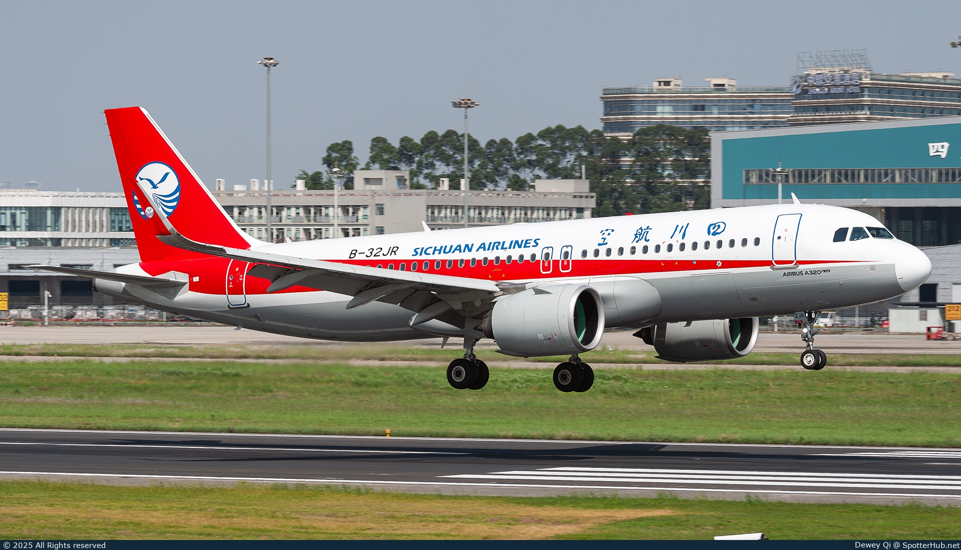 Photo of B-32JR - Airbus A320-271N operated by Sichuan Airlines