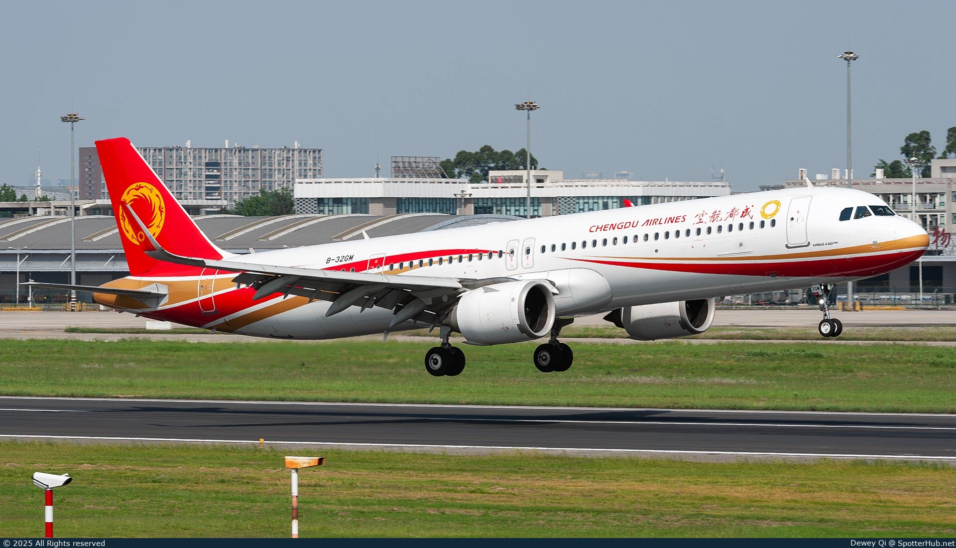 Photo of B-32GM - Airbus A321-251NX operated by Chengdu Airlines