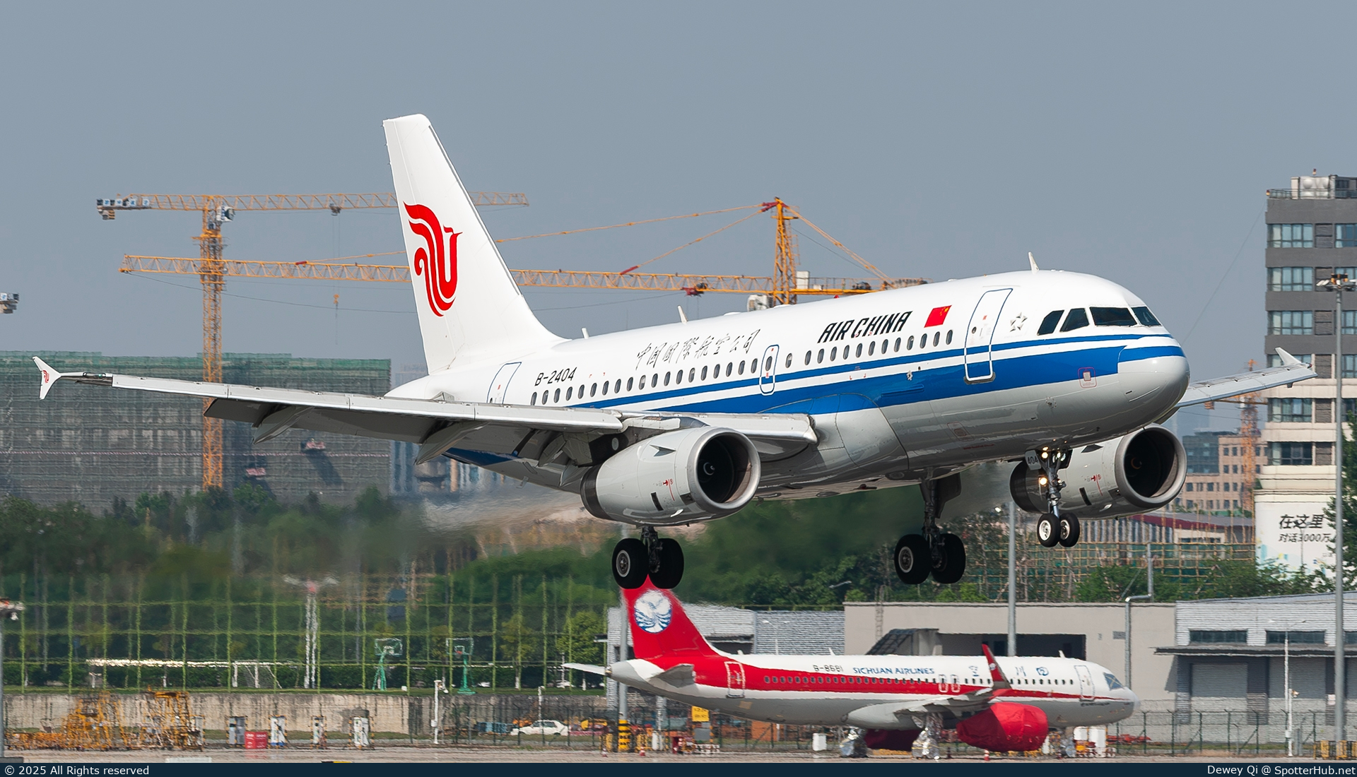Photo of B-2404 - Airbus A319-131 operated by Air China