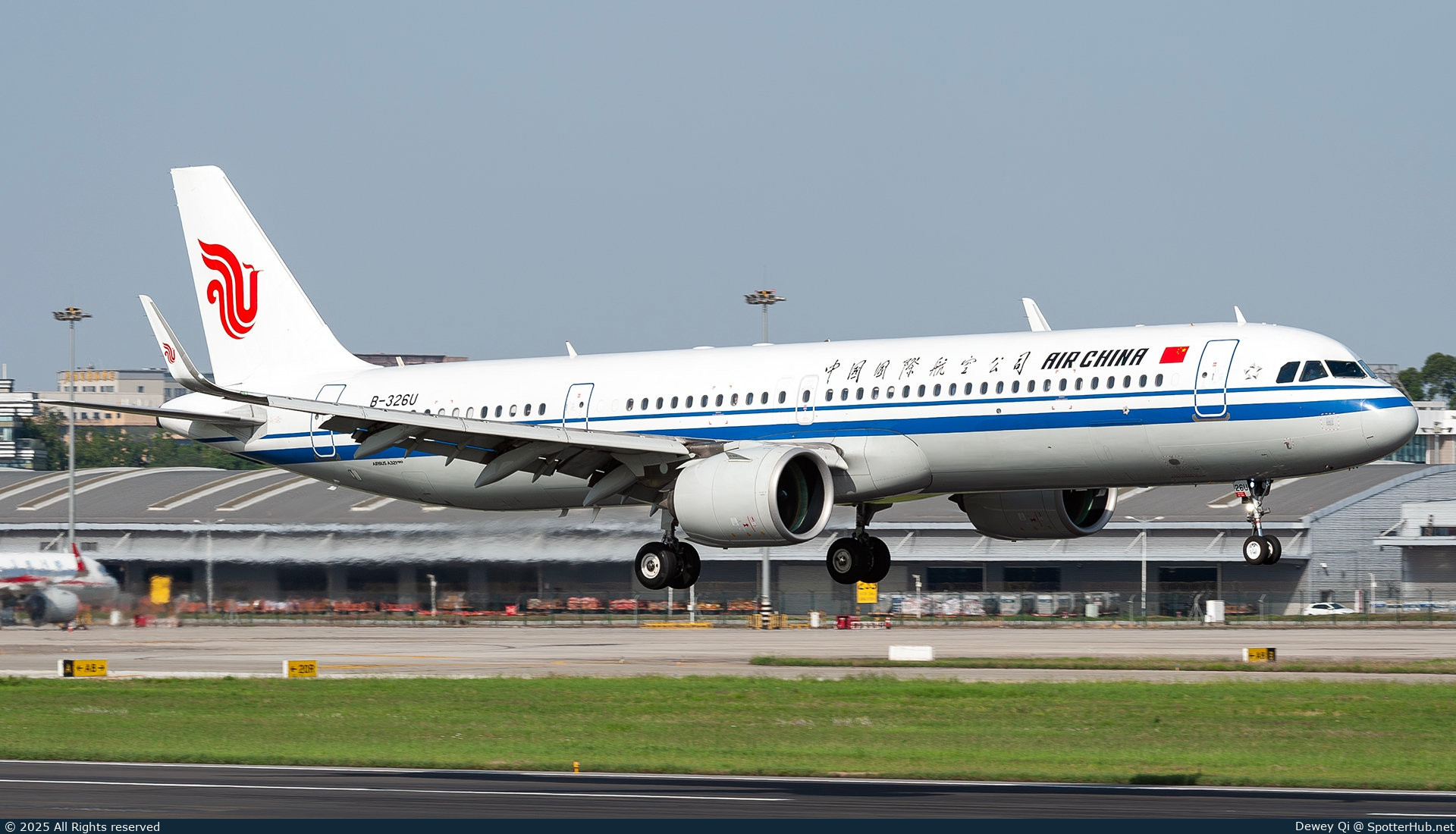 Photo of B-326U - Airbus A321-272NX operated by Air China