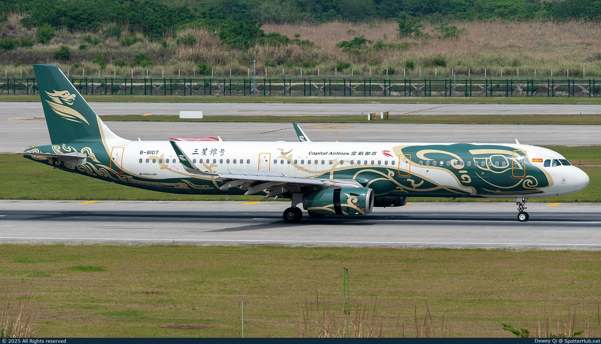 Photo of B-8107 - Airbus A321-231 operated by Capital Airlines