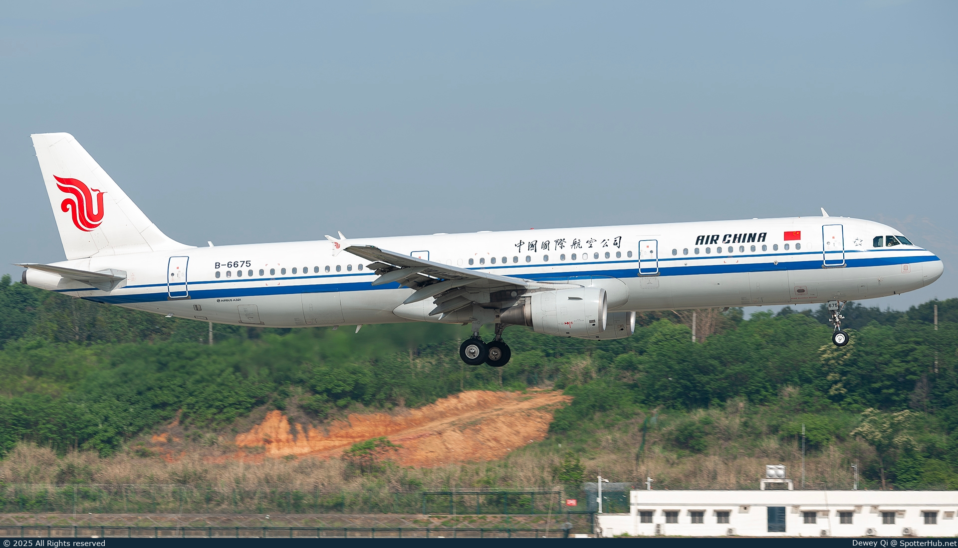Photo of B-6675 - Airbus A321-213 operated by Air China