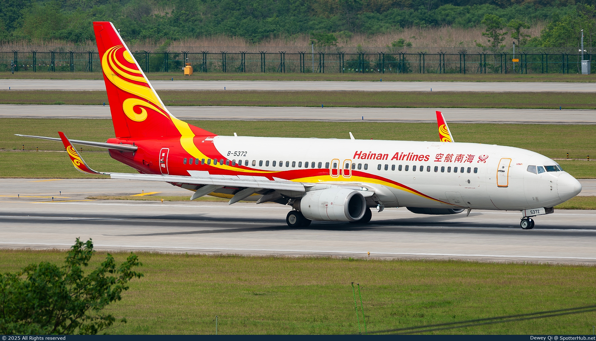 Photo of B-5372 - Boeing 737-84P operated by Hainan Airlines