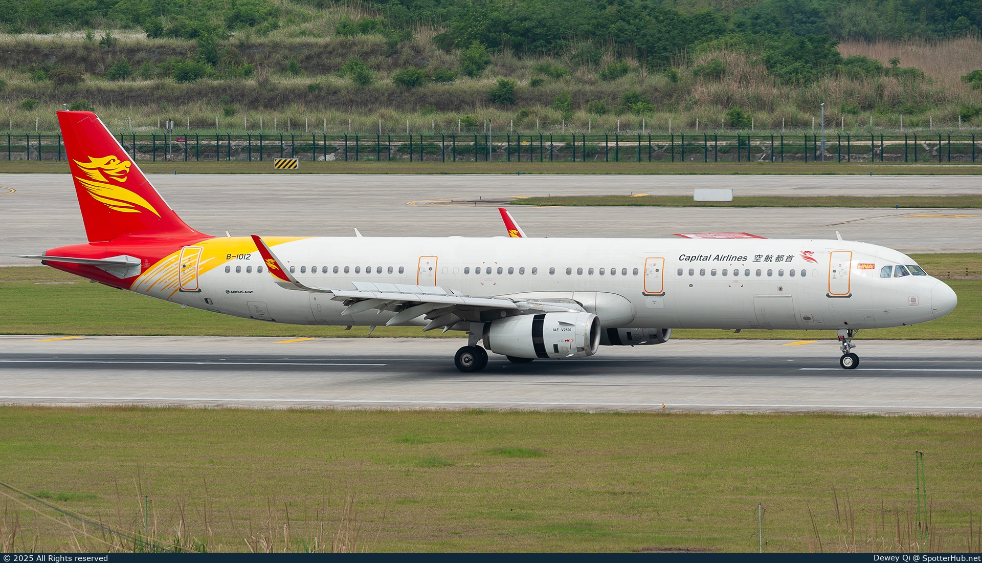 Photo of B-1012 - Airbus A321-231 operated by Capital Airlines