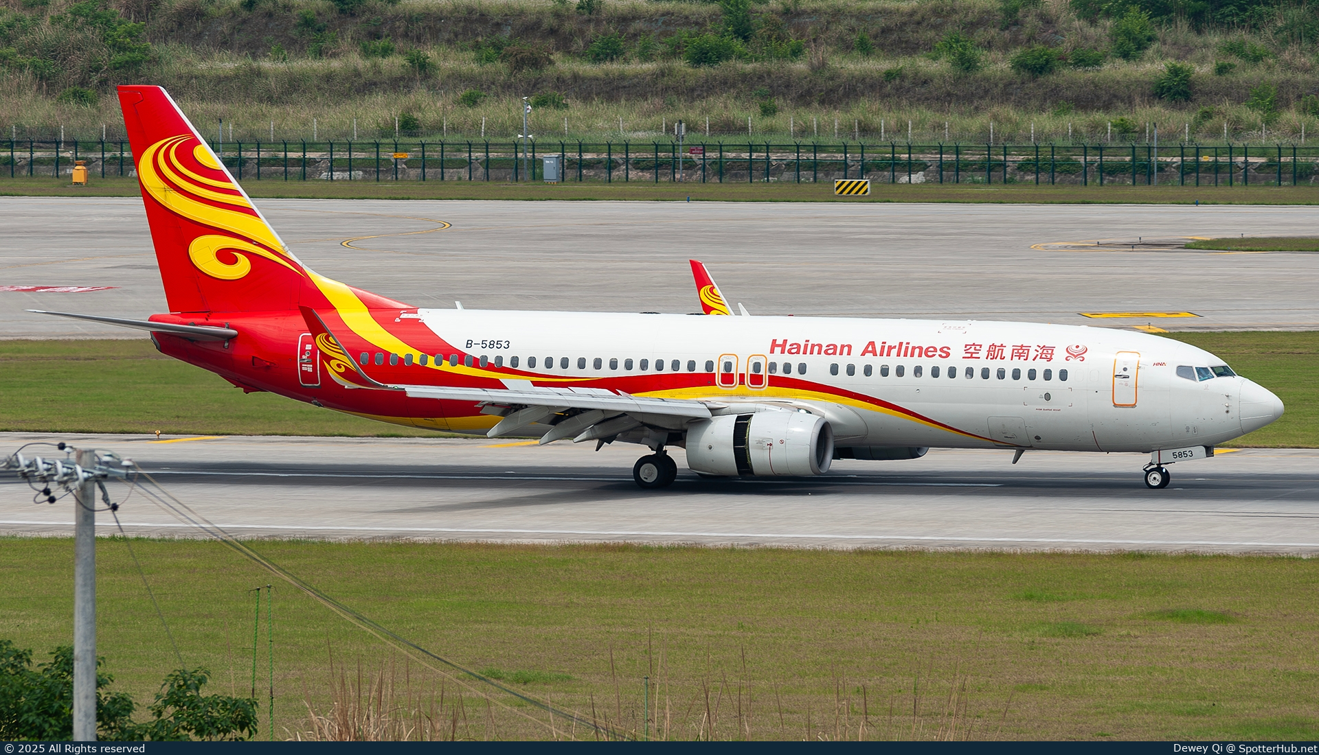 Photo of B-5853 - Boeing 737-84P operated by Hainan Airlines