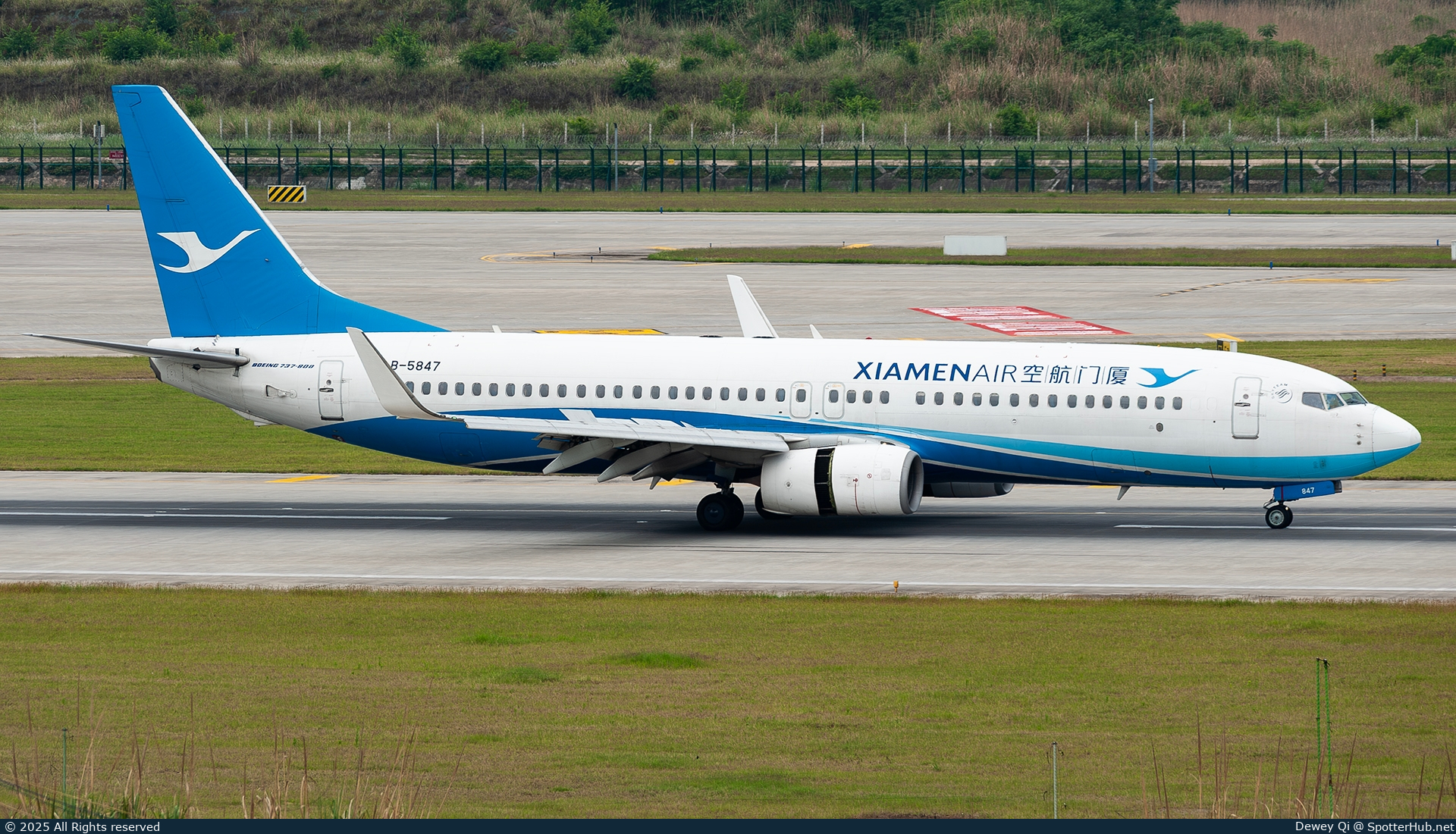Photo of B-5847 - Boeing 737-85C operated by Xiamen Airlines