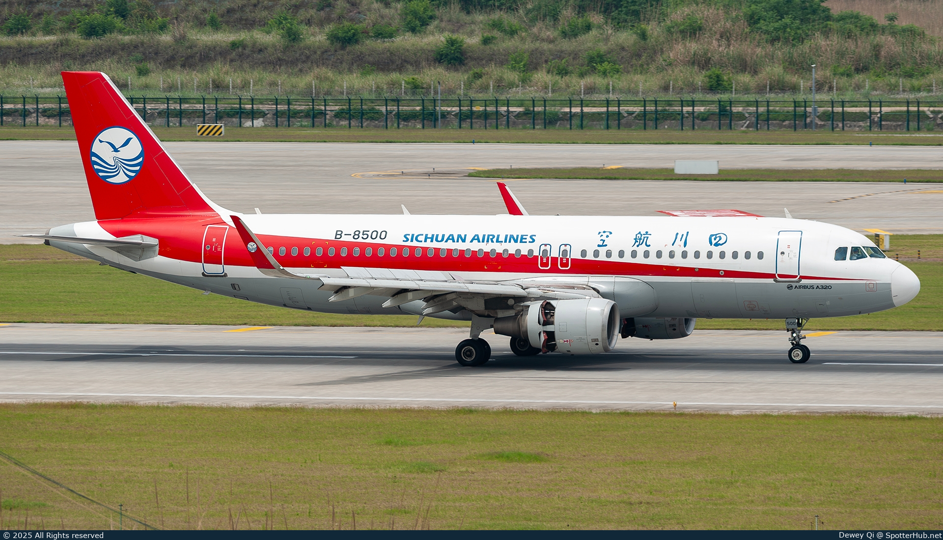 Photo of B-8500 - Airbus A320-214 operated by Sichuan Airlines