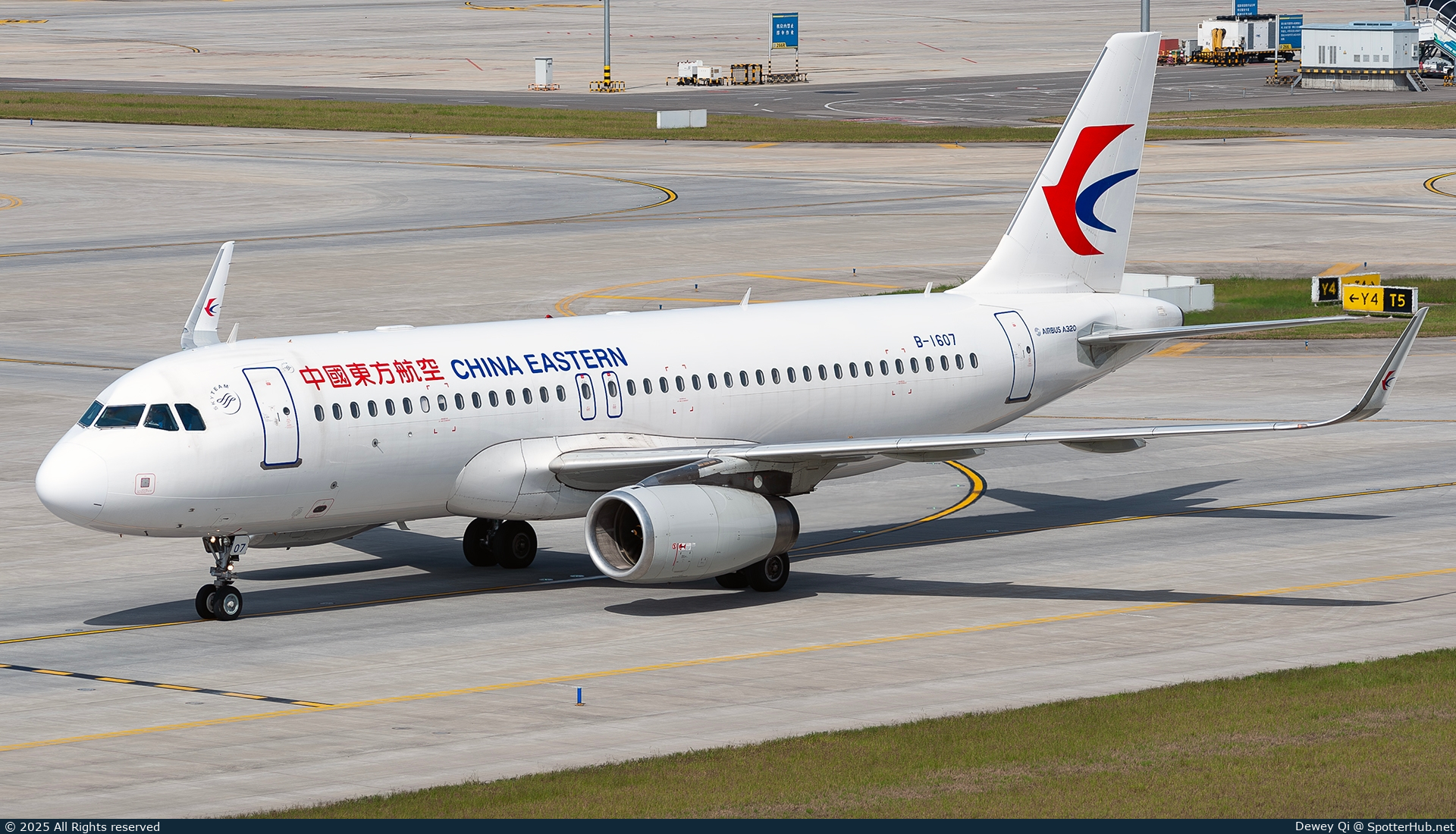 Photo of B-1607 - Airbus A320-232 operated by China Eastern Airlines