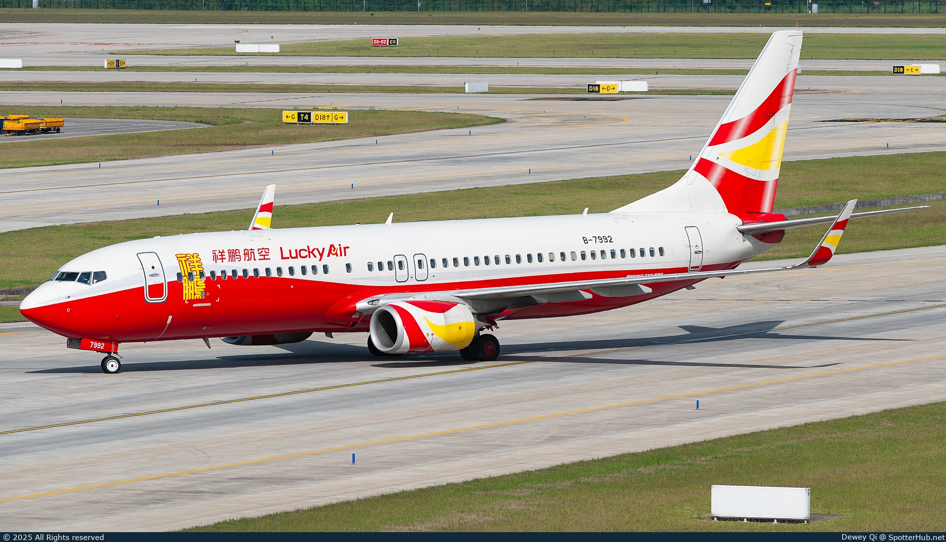 Photo of B-7992 - Boeing 737-8AL operated by Lucky Air
