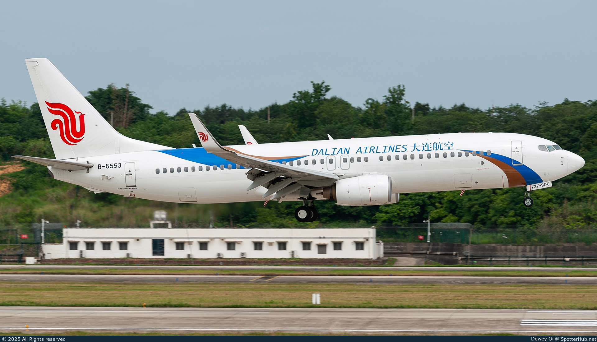 Photo of B-5553 - Boeing 737-89L operated by Dalian Airlines