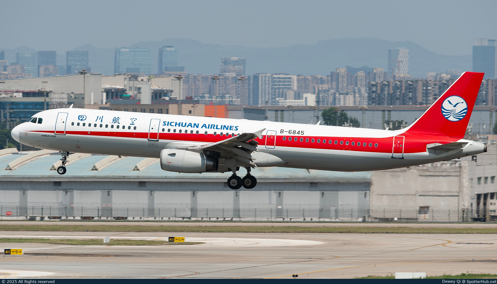 Photo of B-6845 - Airbus A321-231 operated by Sichuan Airlines