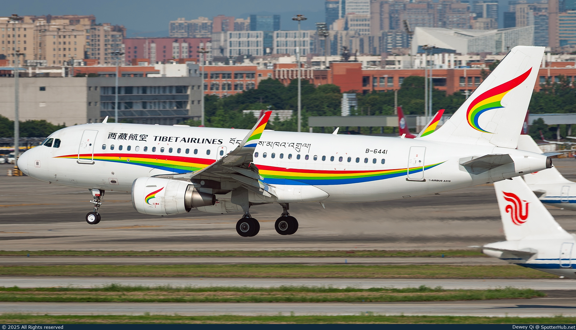 Photo of B-6441 - Airbus A319-115 operated by Tibet Airlines