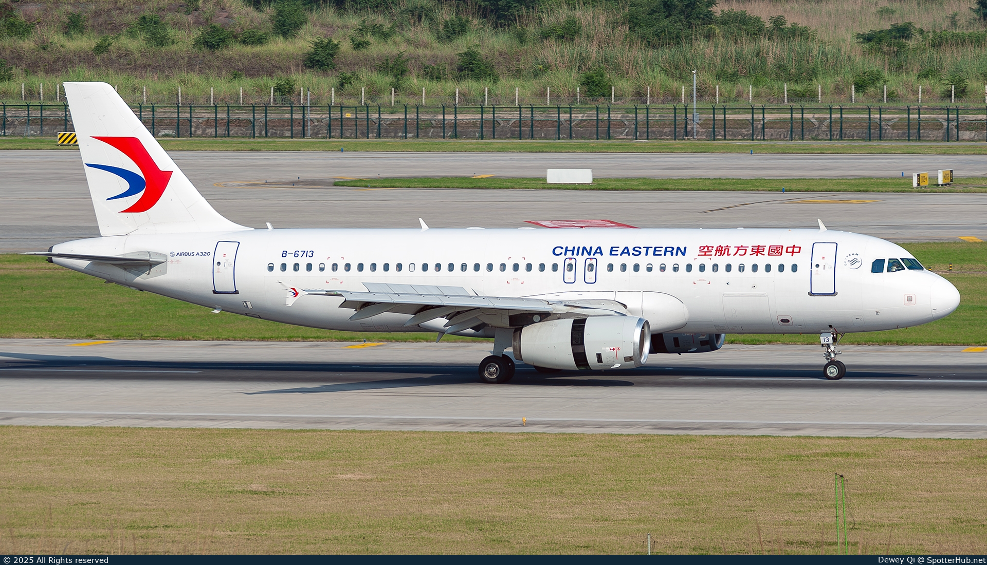 Photo of B-6713 - Airbus A320-232 operated by China Eastern Airlines