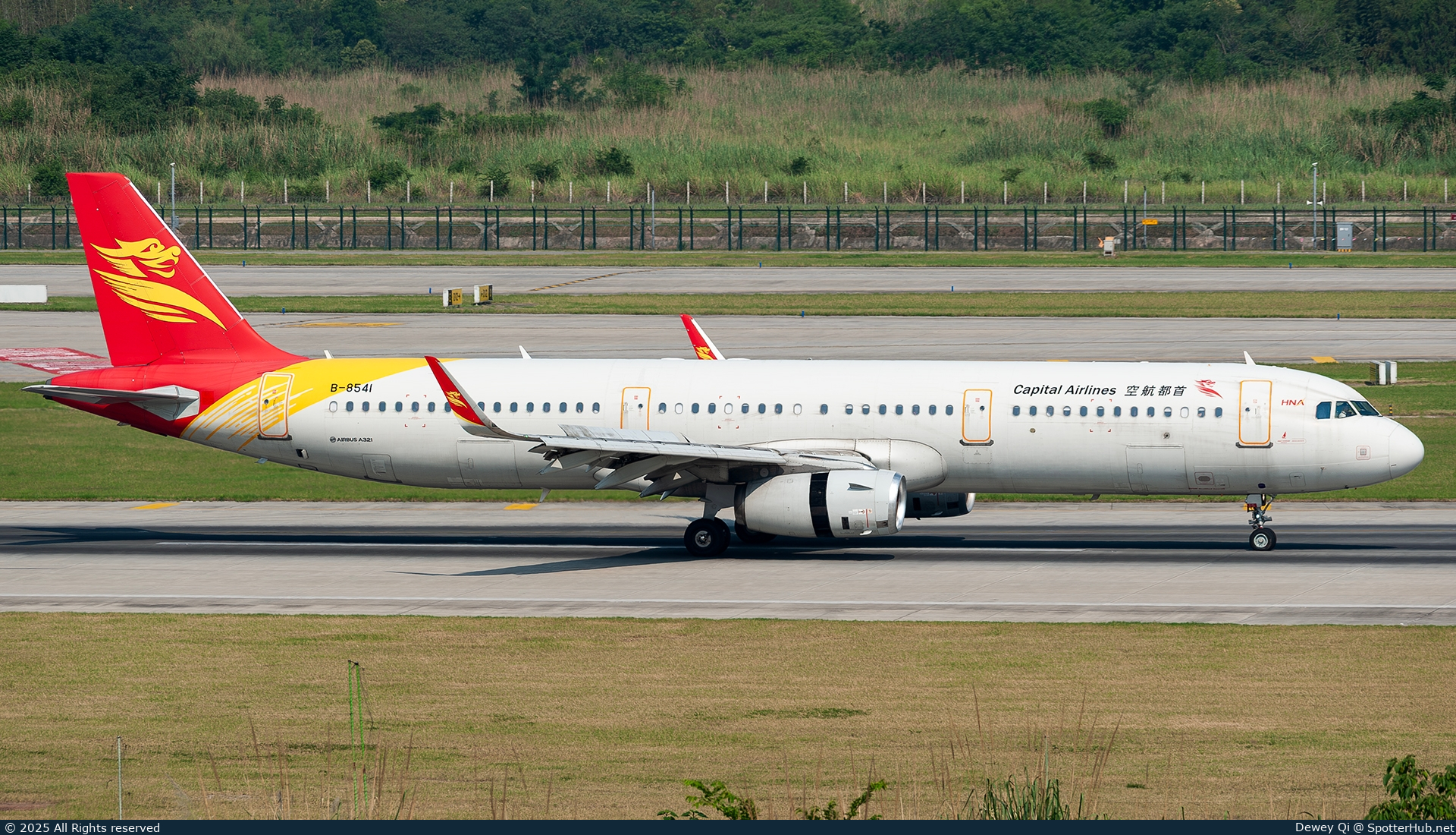 Photo of B-8541 - Airbus A321-231 operated by Capital Airlines