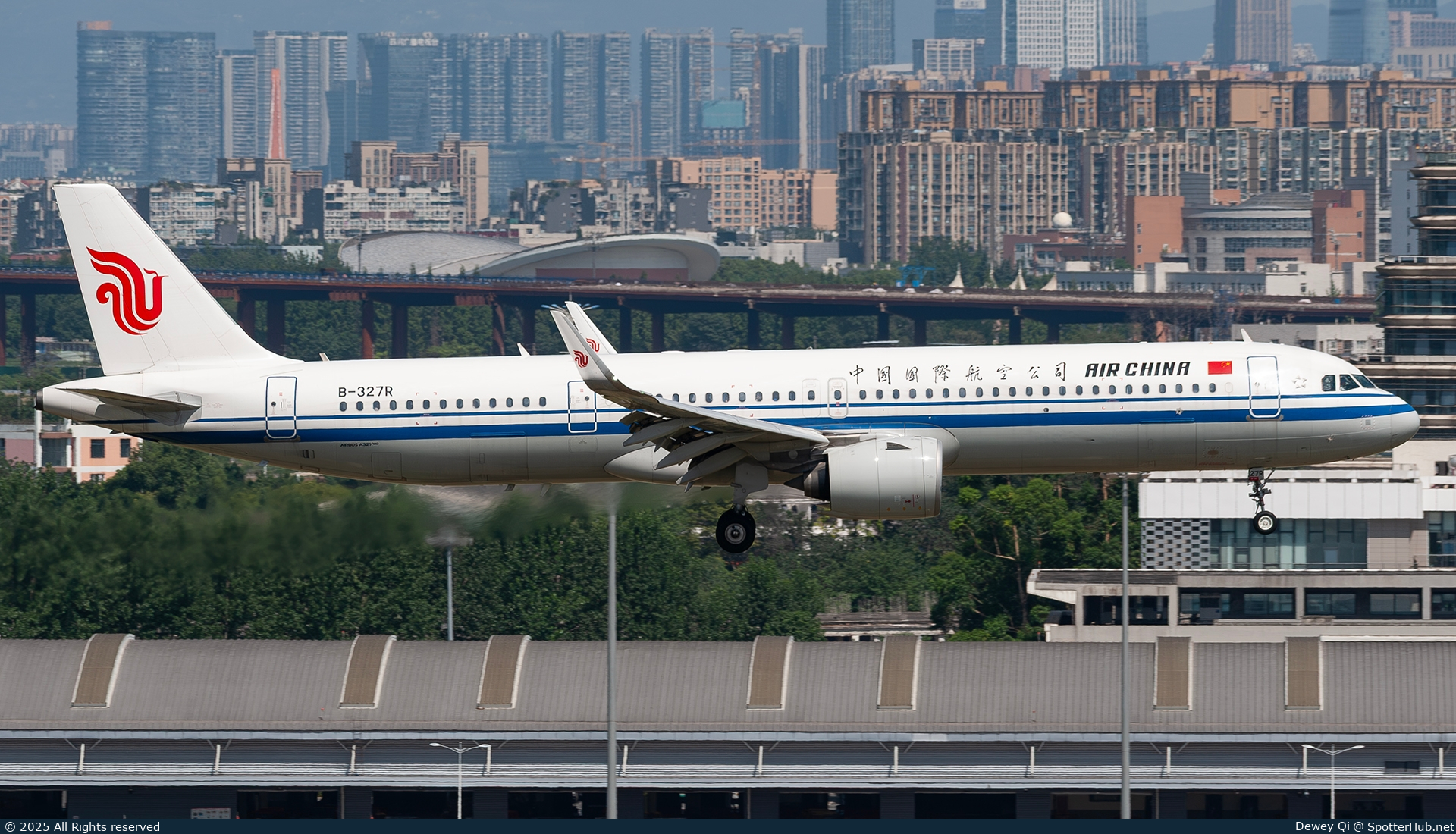 Photo of B-327R - Airbus A321-272NX operated by Air China