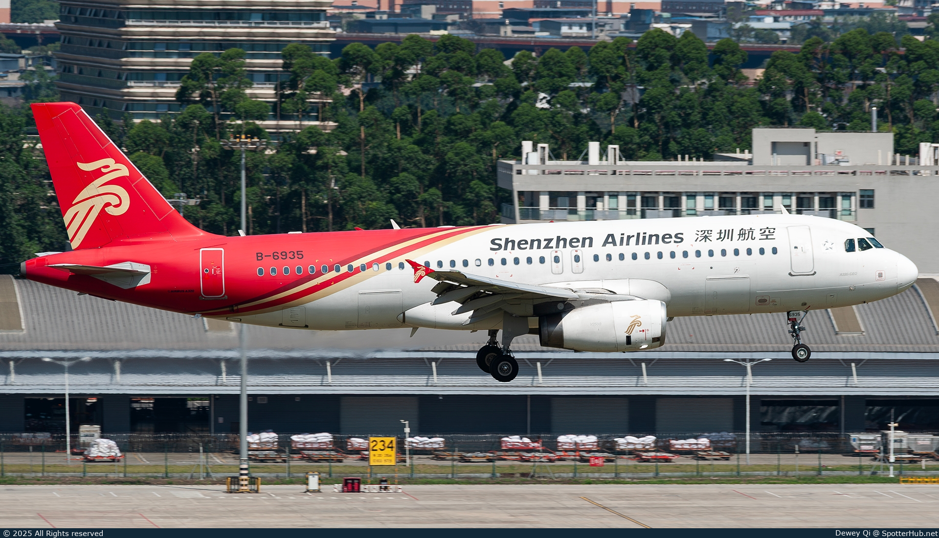 Photo of B-6935 - Airbus A320-232 operated by Shenzhen Airlines